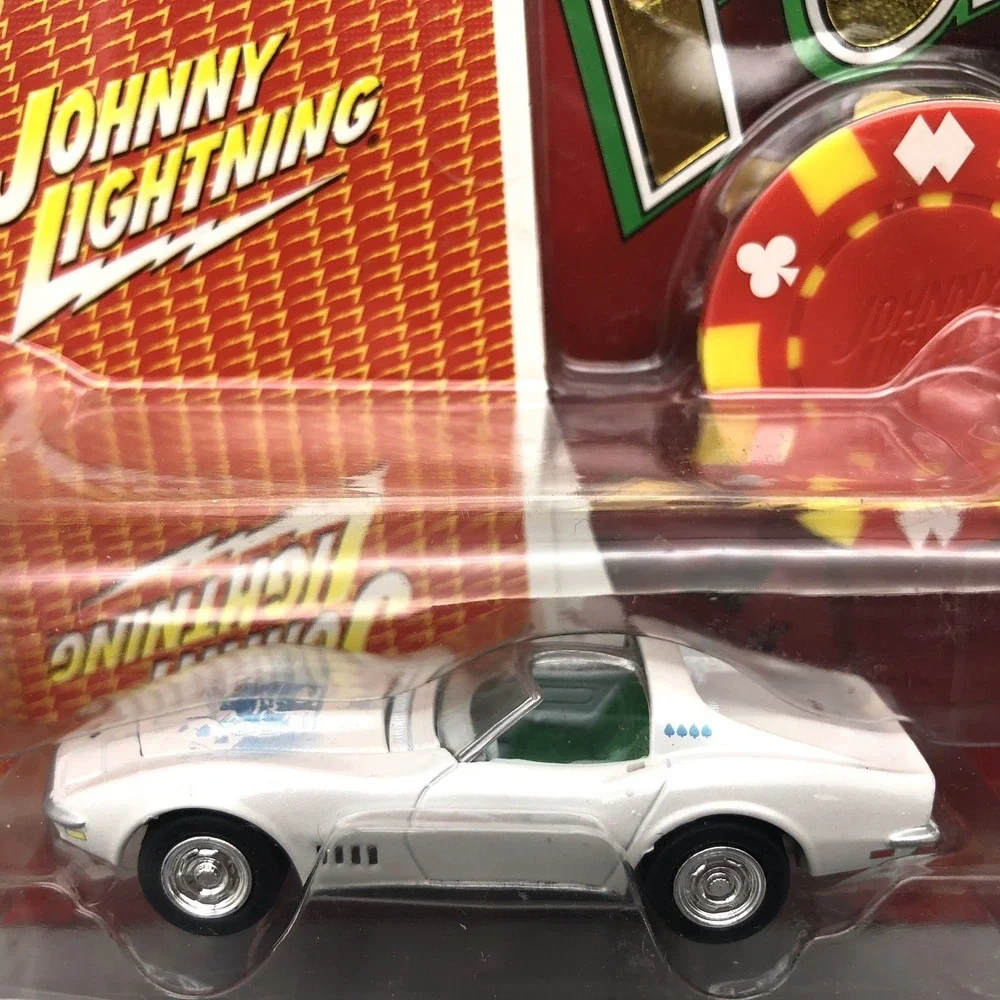 Johnny Lightning Poker 1968 Chevrolet Corvette White Diecast‎ 1/64 w/ Poker Chip